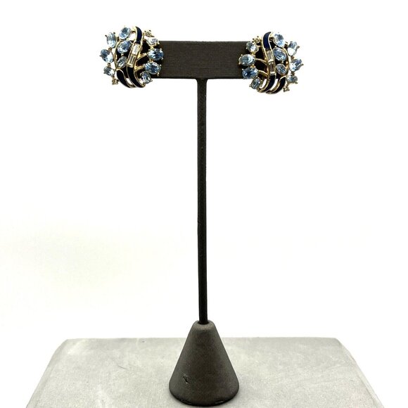 Vintage TRIFARI Earrings Icy Blue Rhinestone Enamel Clip Earrings Gold Tone 1" - Picture 3 of 10